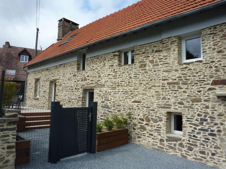 Maison Renovee Dans Le Bocage Normand Canisy Exterior photo